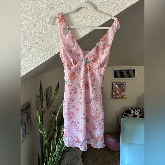 Beginning Boutique Marla Pink Floral Mini Dress
✨ sz small / 4 - Picture 4 of 9